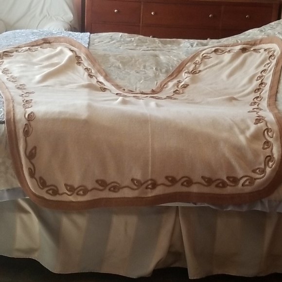 Gorgeous  Italian  Shawl wraps. - Picture 5 of 5